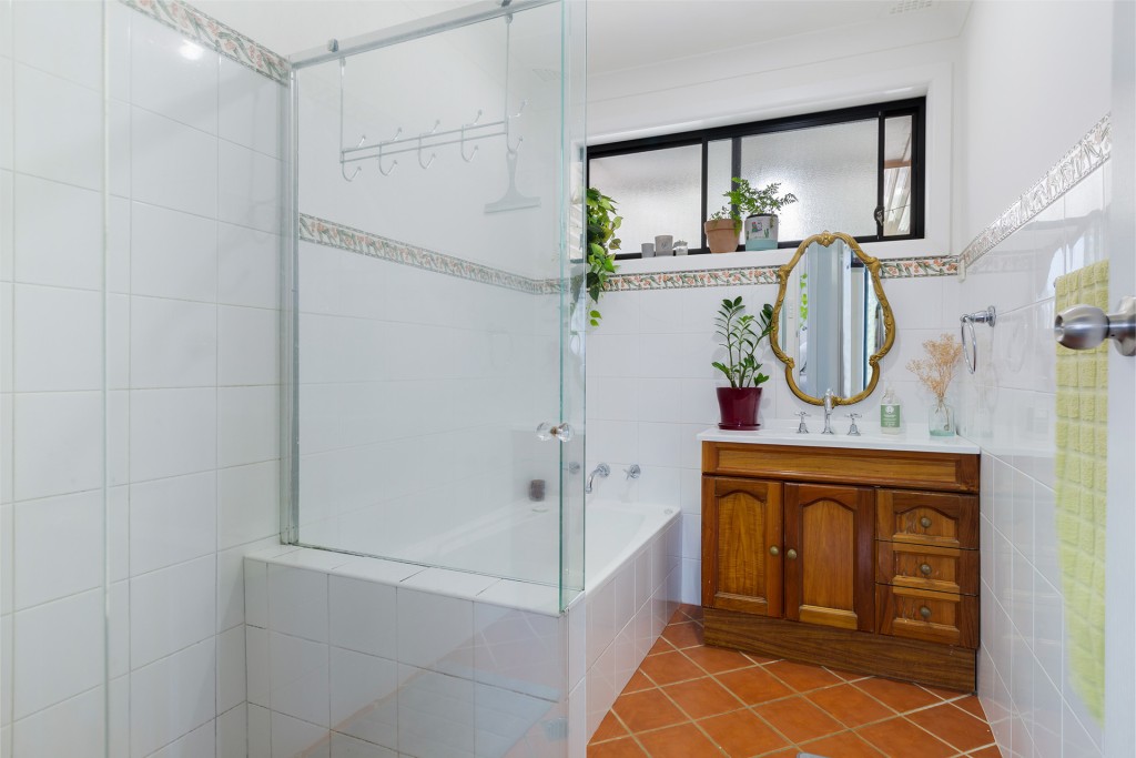 4 Carramar Avenue, Orange NSW 2800 - photo 8
