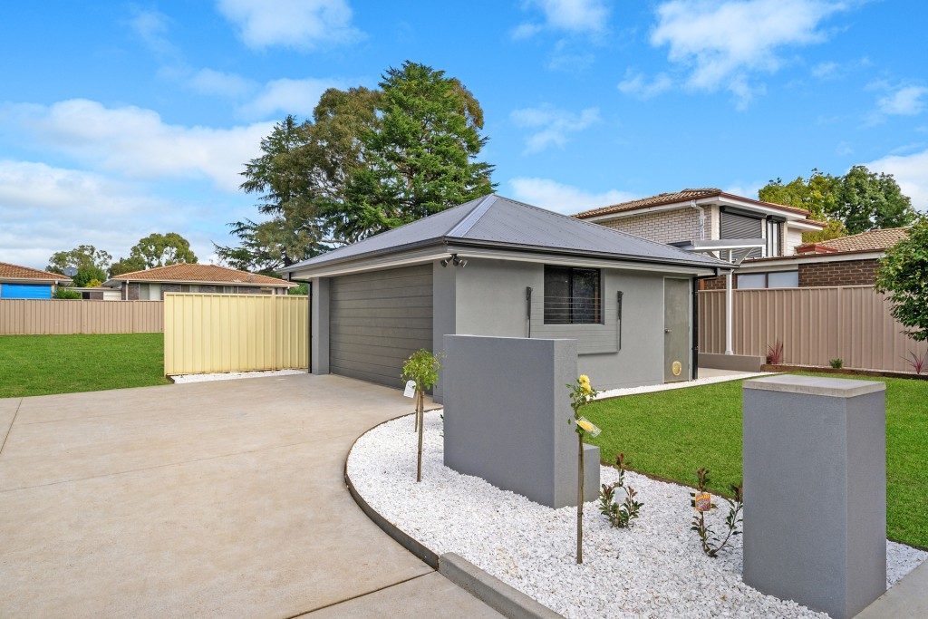 4 Lesbos Place, Orange NSW 2800 - photo 2