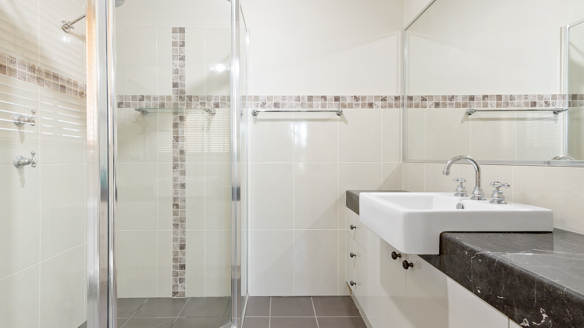 15 Murray Avenue, Orange NSW 2800 - photo 8