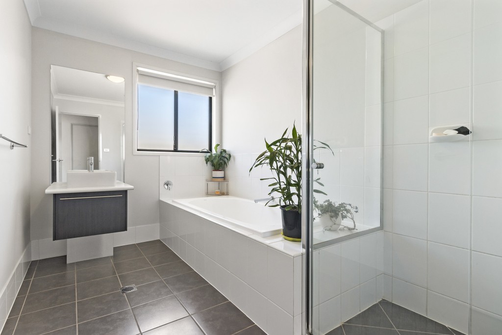 26 Molloy Drive, Orange NSW 2800 - photo 11