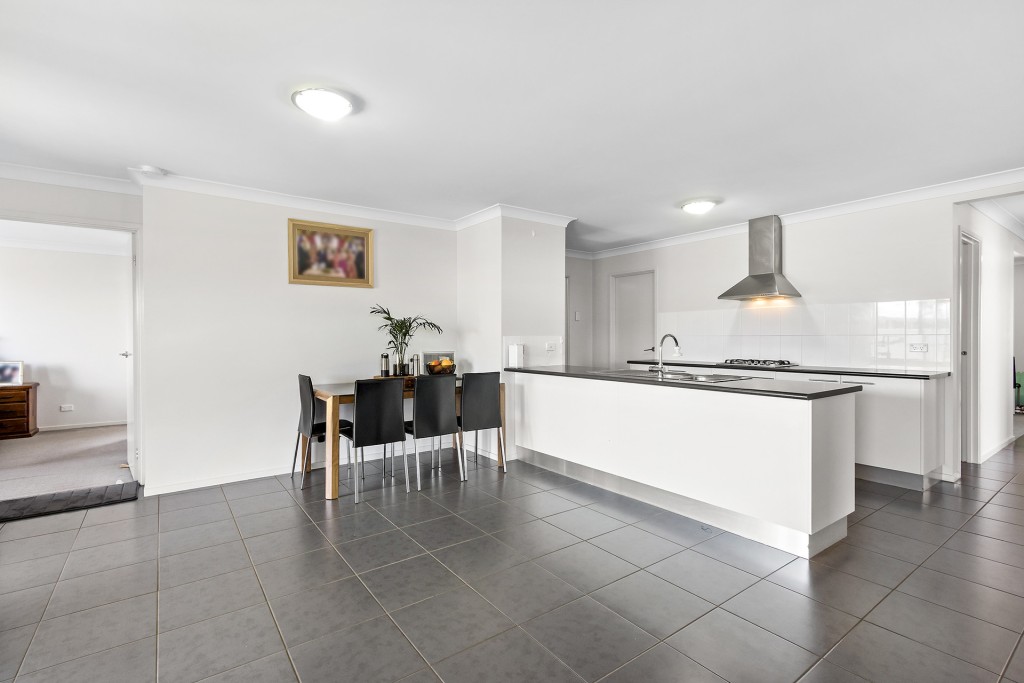 26 Molloy Drive, Orange NSW 2800 - photo 5