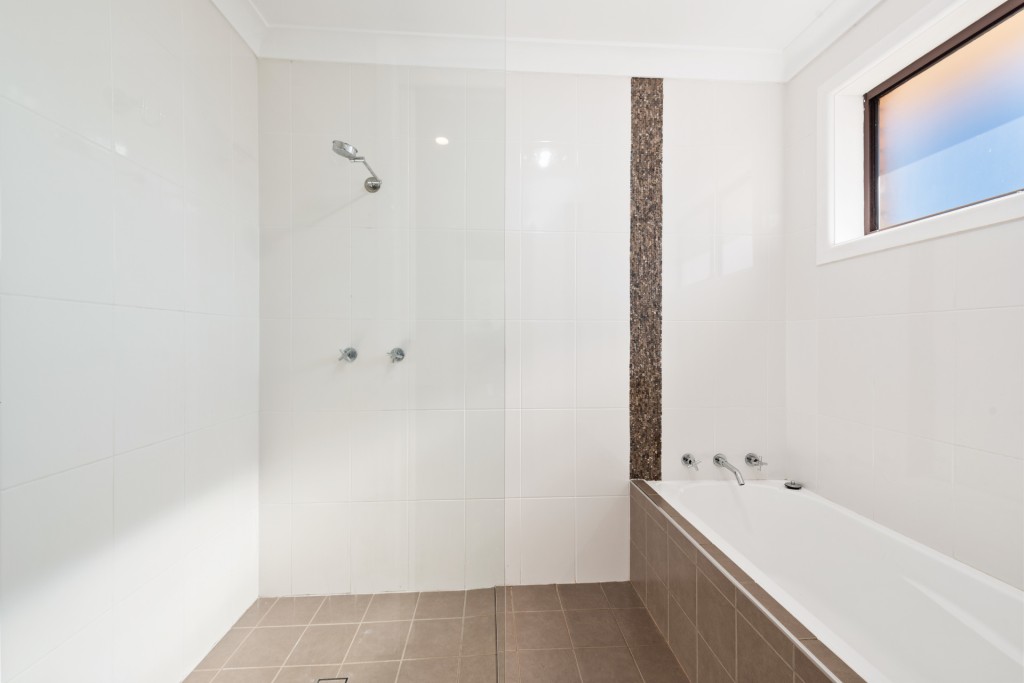 8 Tudor Place, Orange NSW 2800 - photo 15