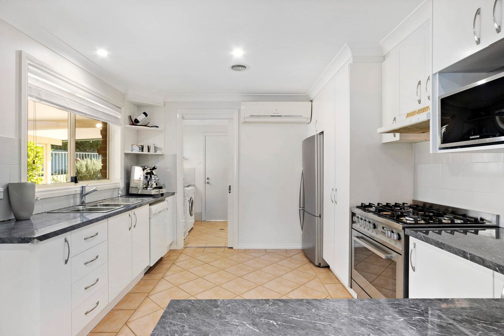 11 Melville Place, Orange NSW 2800 - photo 2
