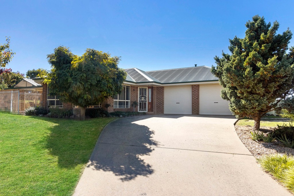 11 Melville Place, Orange NSW 2800 - McGrath Central West