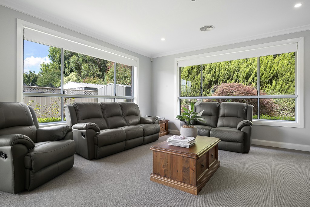 14 Buckland Drive, Orange NSW 2800 - photo 8