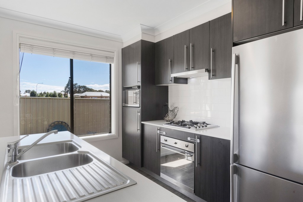 39 Moonstone Drive, Orange NSW 2800 - photo 3