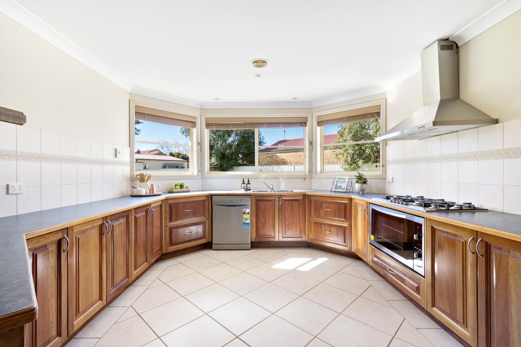 2 Bimble Close, Orange NSW 2800 - photo 2