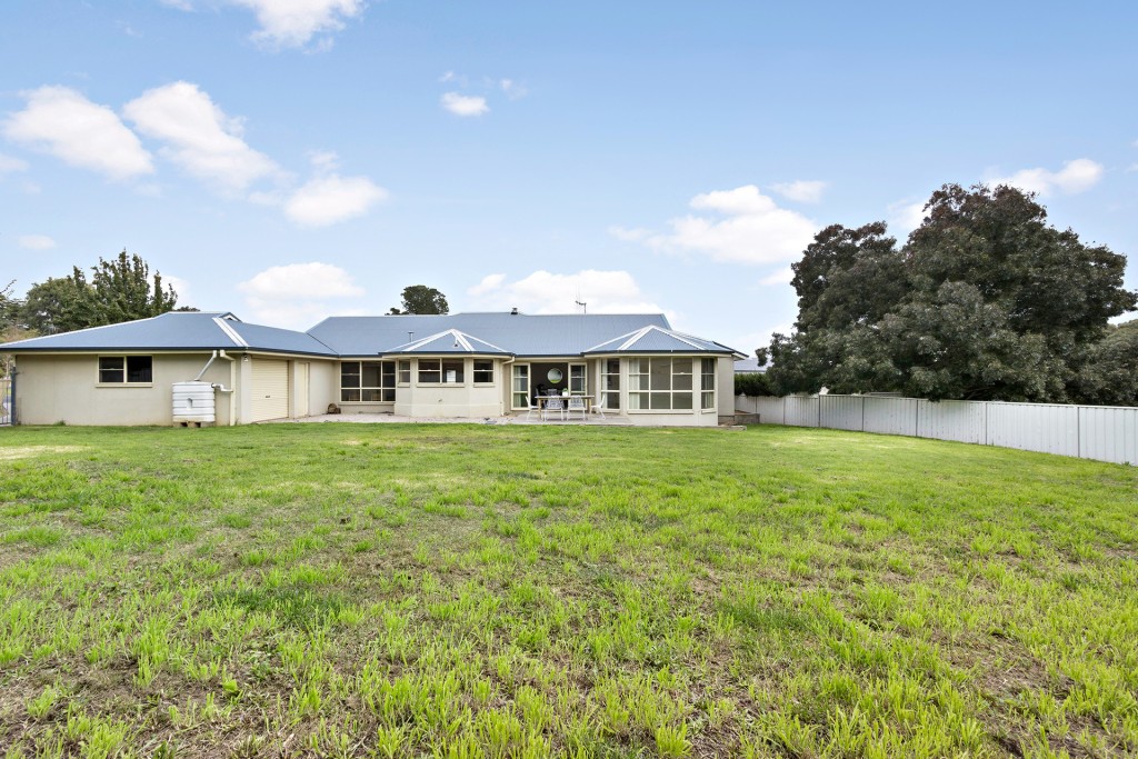2 Bimble Close, Orange NSW 2800 - photo 11
