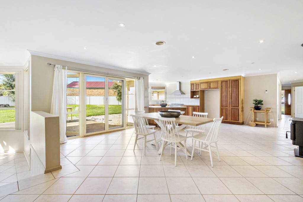 2 Bimble Close, Orange NSW 2800 - photo 4