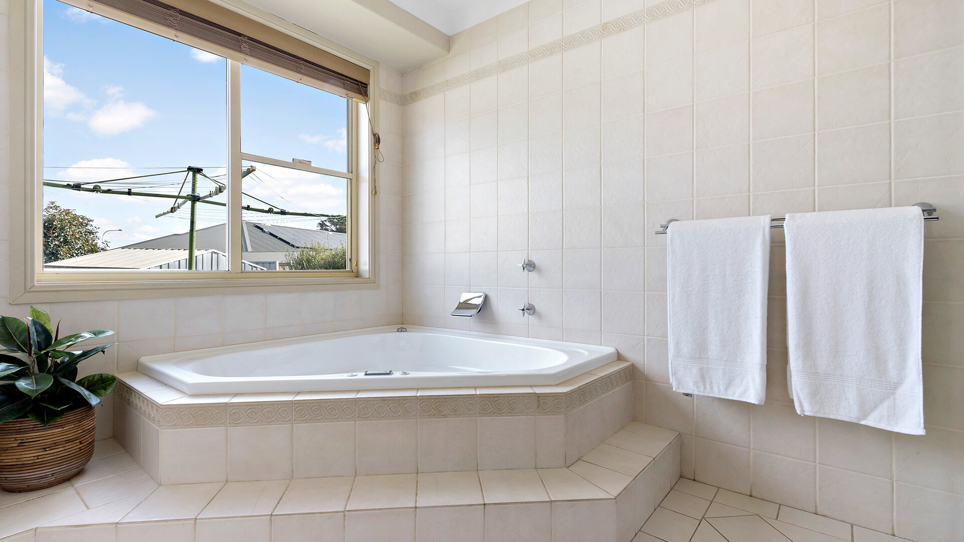 2 Bimble Close, Orange NSW 2800 - photo 9