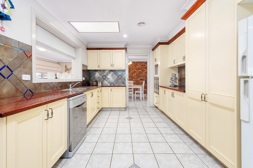 17 Malvern Avenue, Orange NSW 2800 - photo 2
