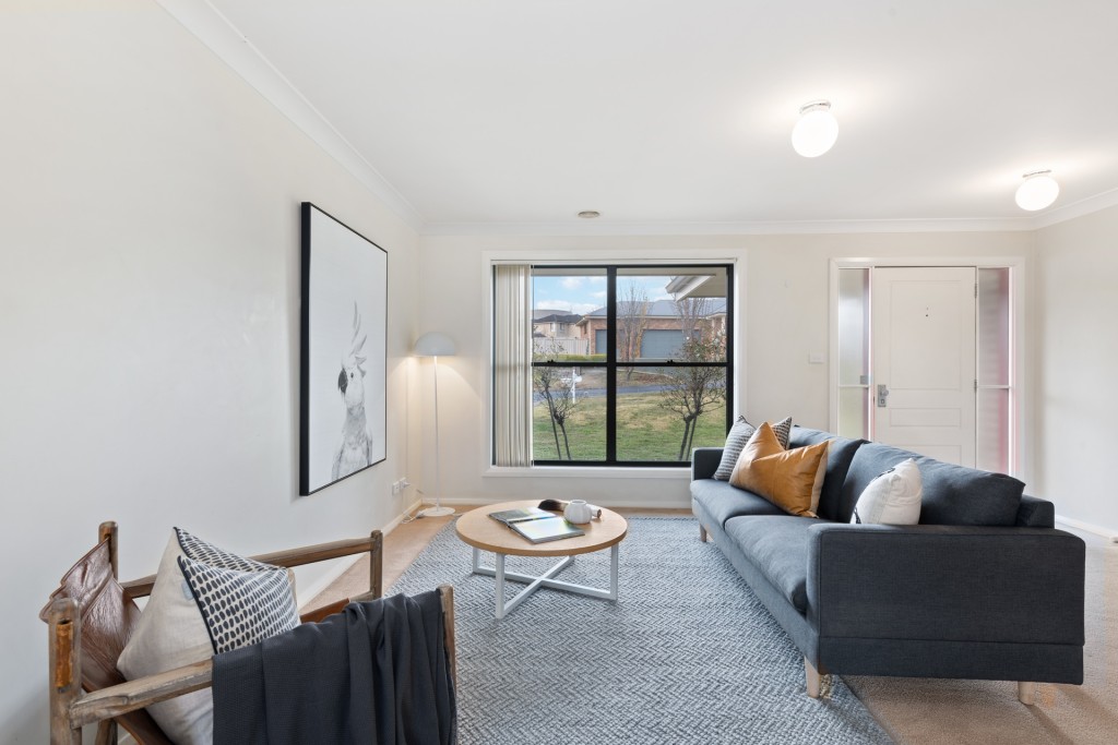 6 Maroney Close, Orange NSW 2800 - photo 2