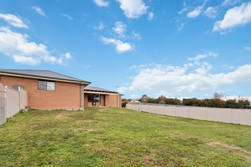 6 Maroney Close, Orange NSW 2800 - photo 12