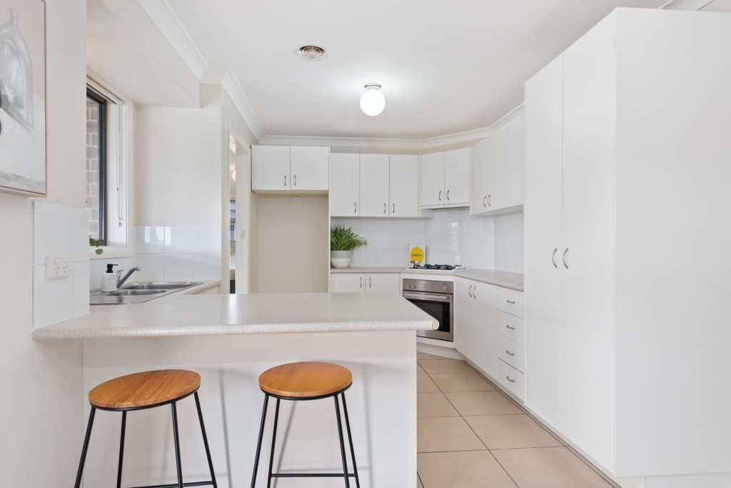 6 Maroney Close, Orange NSW 2800 - photo 3