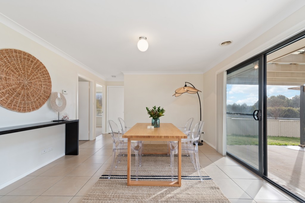 6 Maroney Close, Orange NSW 2800 - photo 4
