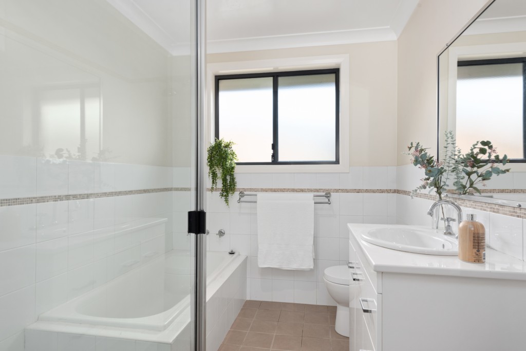 6 Maroney Close, Orange NSW 2800 - photo 9