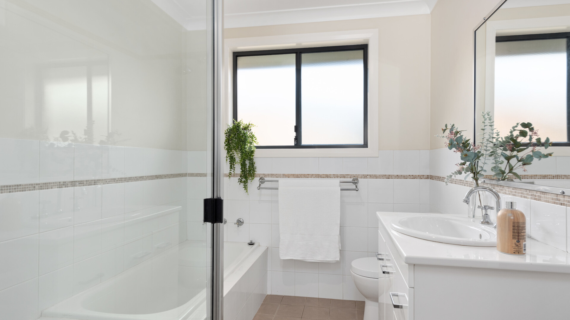 6 Maroney Close, Orange NSW 2800 - photo 9