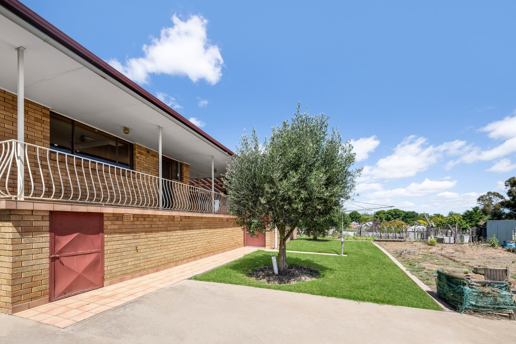 21 Icely Road, Orange NSW 2800 - photo 12