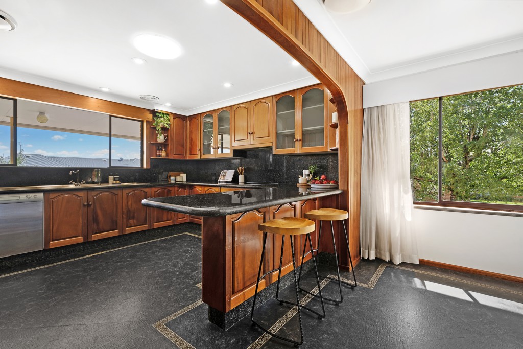 21 Icely Road, Orange NSW 2800 - photo 4
