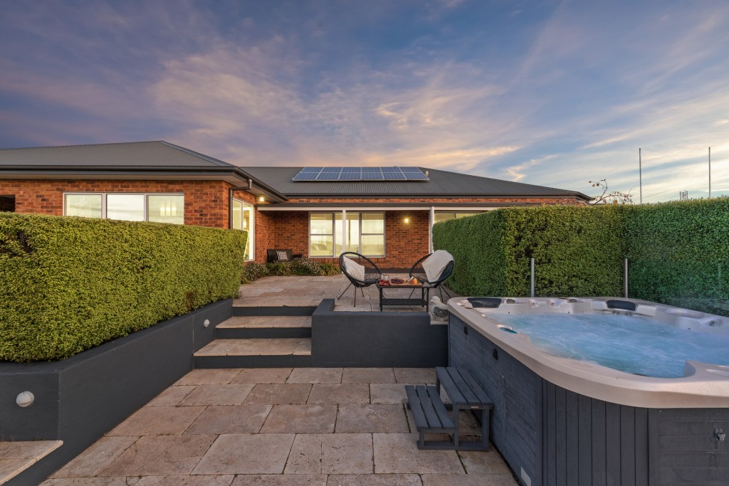 76 Dean Drive, Orange NSW 2800 - photo 4