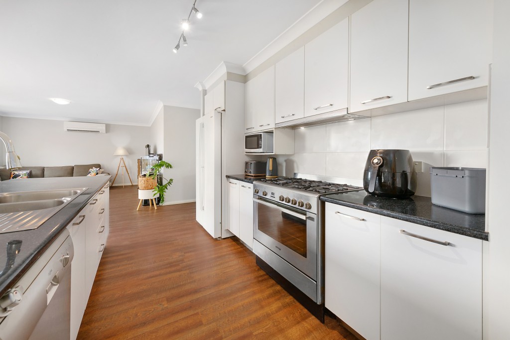 3 Maroney Close, Orange NSW 2800 - photo 3