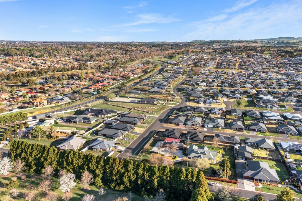 16 Manning Road, Orange NSW 2800 - photo 25
