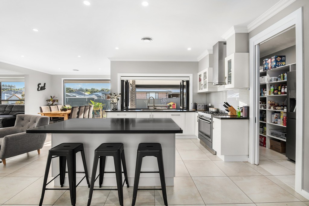 16 Manning Road, Orange NSW 2800 - photo 8
