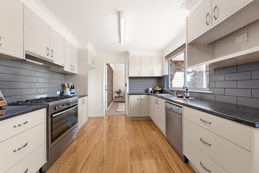 83 Burrendong Way, Orange NSW 2800 - photo 5