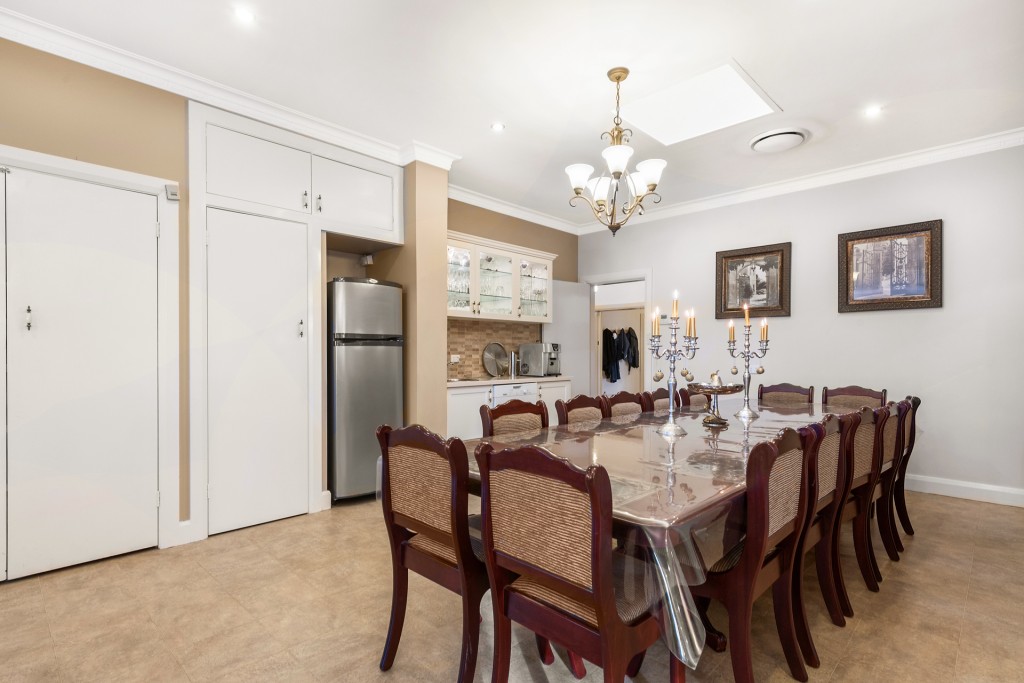 20 Molong Road, Orange NSW 2800 - photo 6