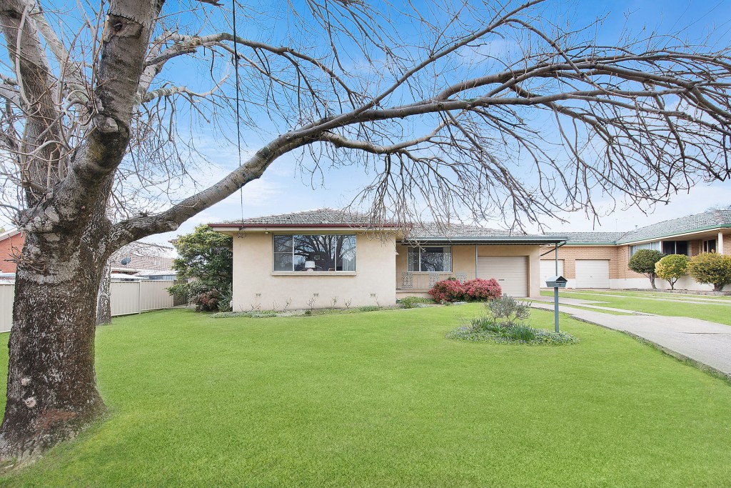 4 Caleula Crescent, Orange NSW 2800 - photo 2