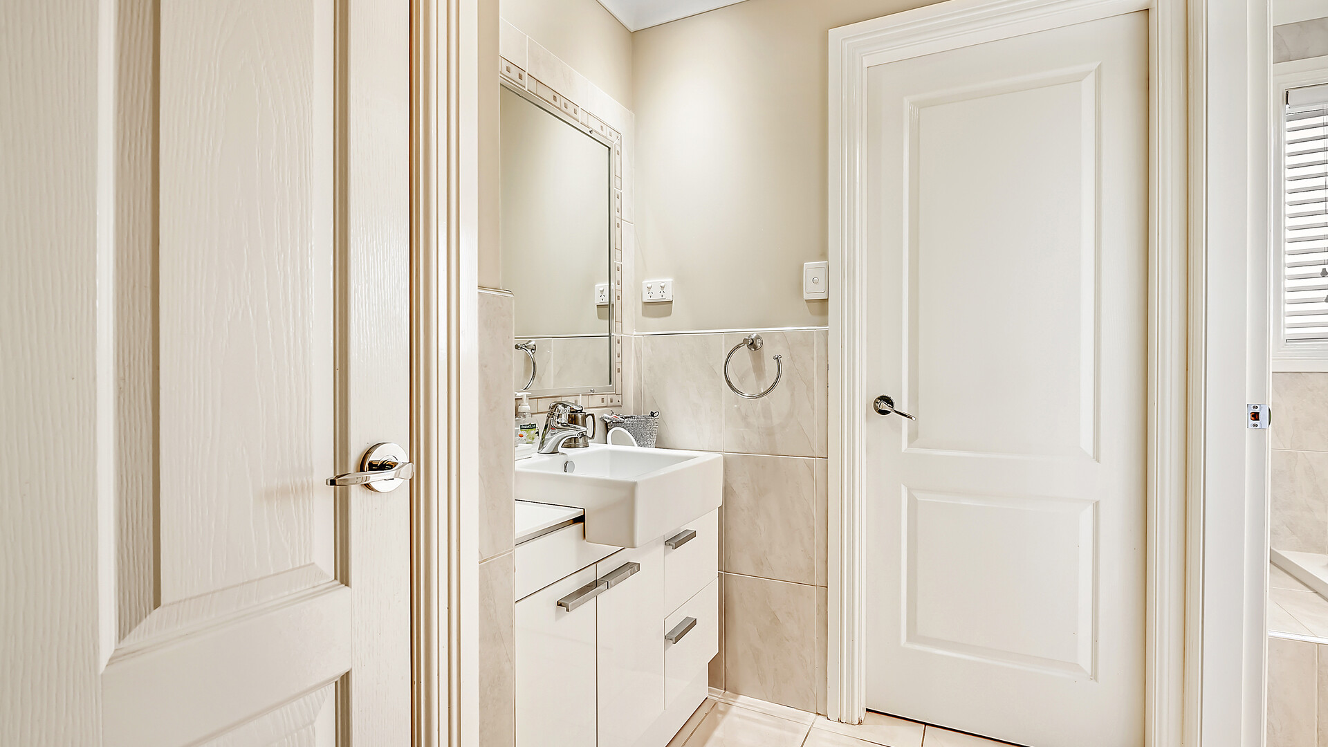 5 Lisbon Circuit, Orange NSW 2800 - photo 11