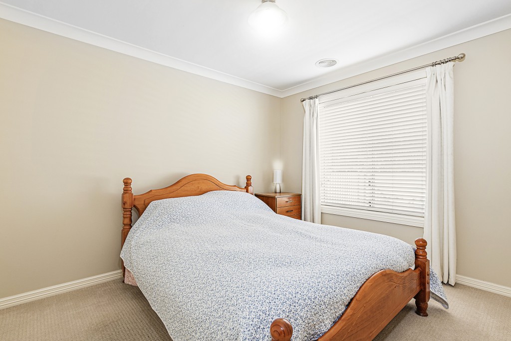 5 Lisbon Circuit, Orange NSW 2800 - photo 12