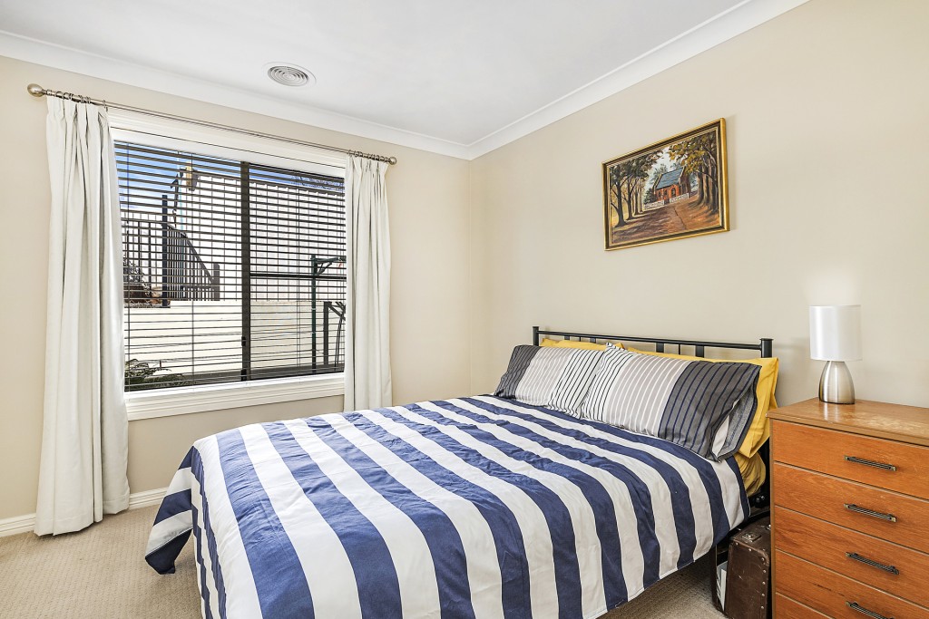 5 Lisbon Circuit, Orange NSW 2800 - photo 14