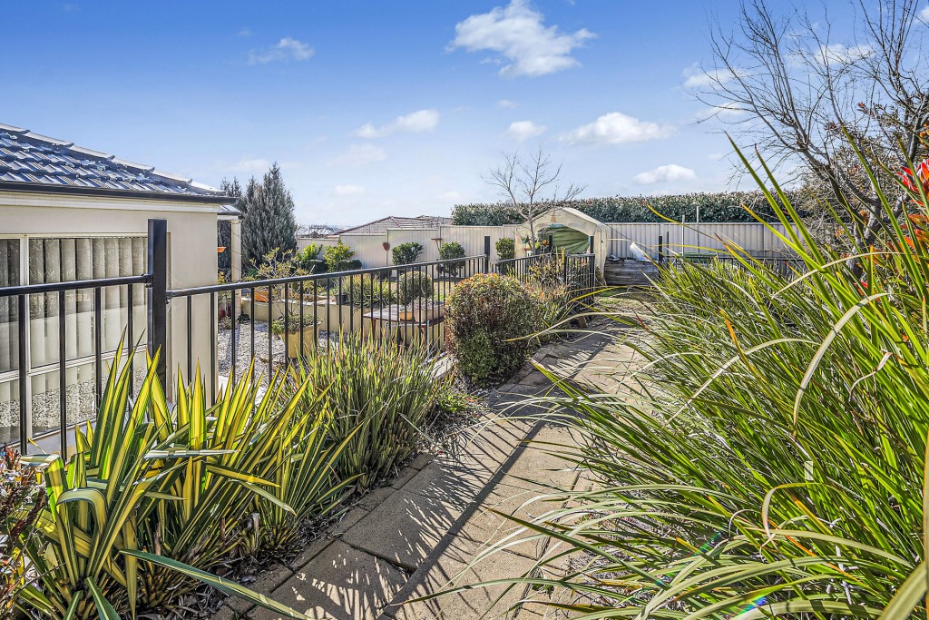 5 Lisbon Circuit, Orange NSW 2800 - photo 16