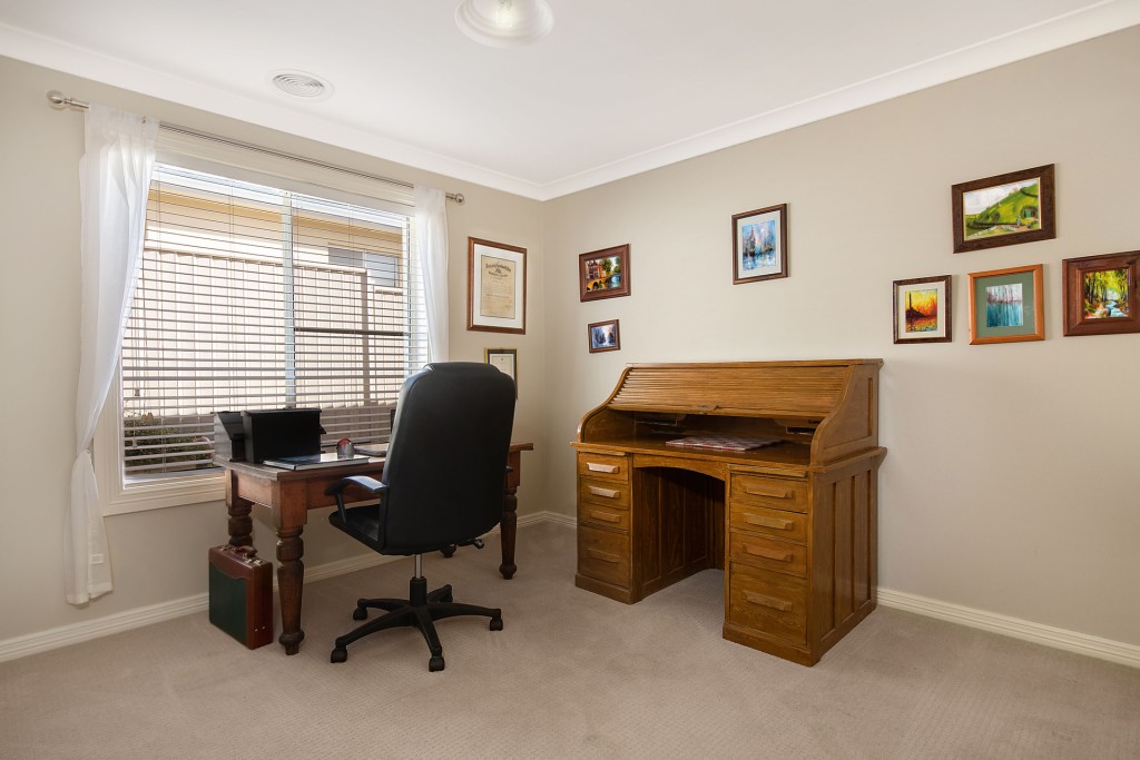 5 Lisbon Circuit, Orange NSW 2800 - photo 4