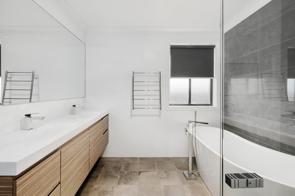 22 Lisbon Circuit, Orange NSW 2800 - photo 12
