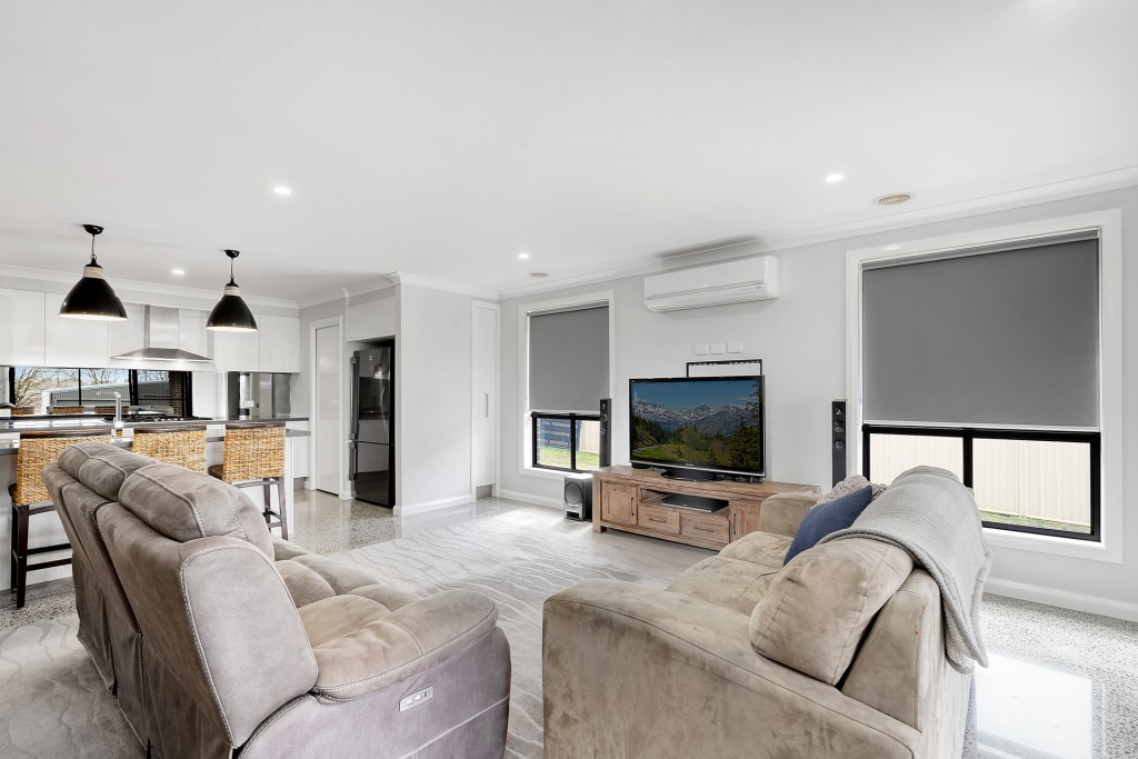 22 Lisbon Circuit, Orange NSW 2800 - photo 6