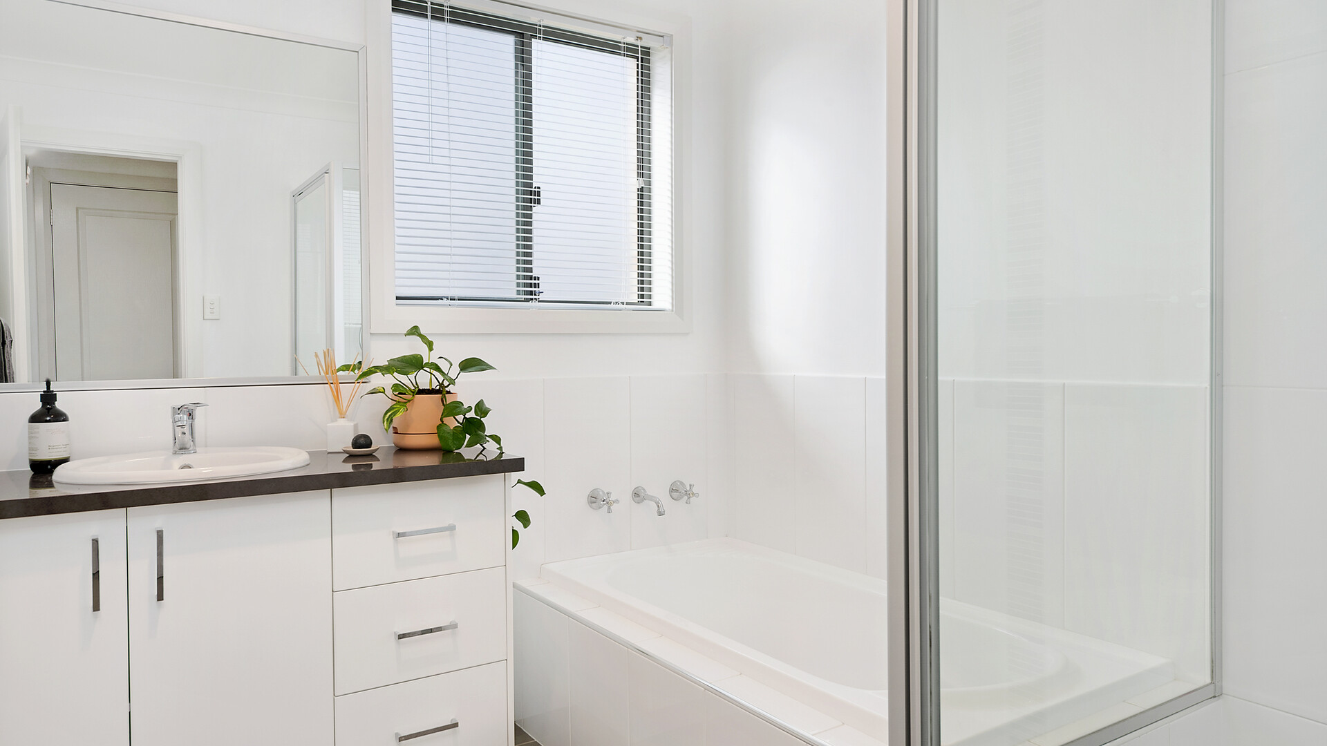 2 Eurawillah Street, Orange NSW 2800 - photo 11