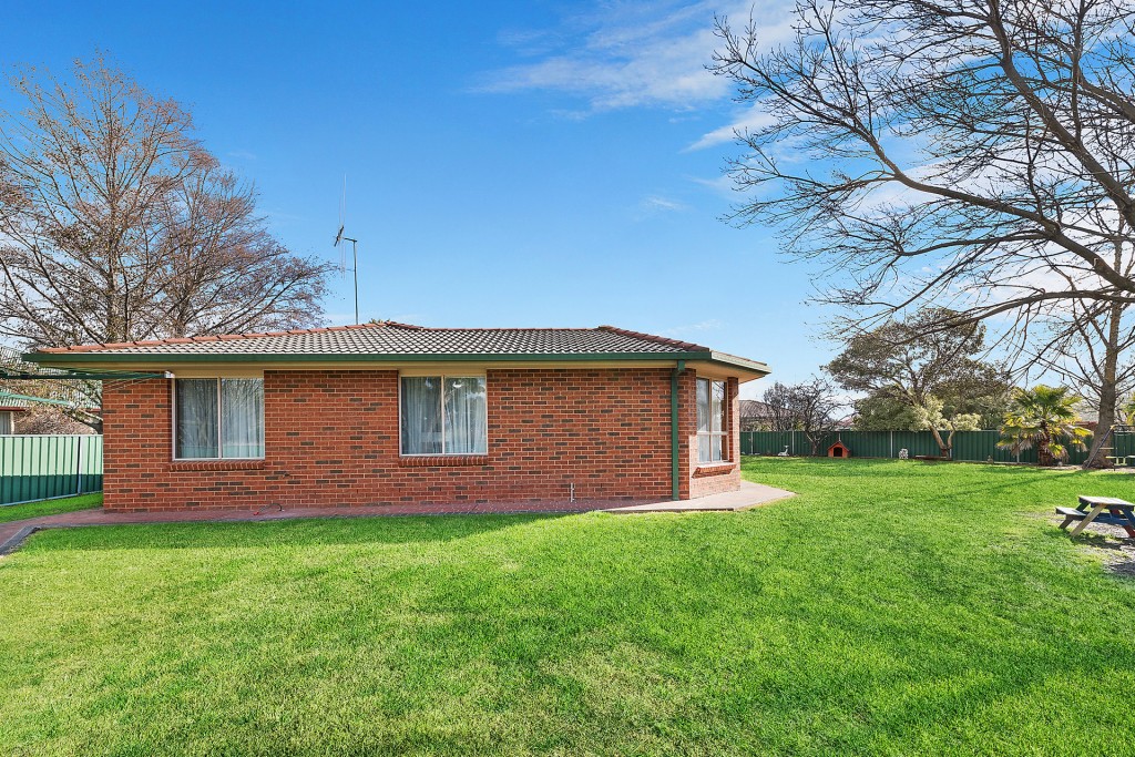 3 Hereford Place, Orange NSW 2800 - photo 15