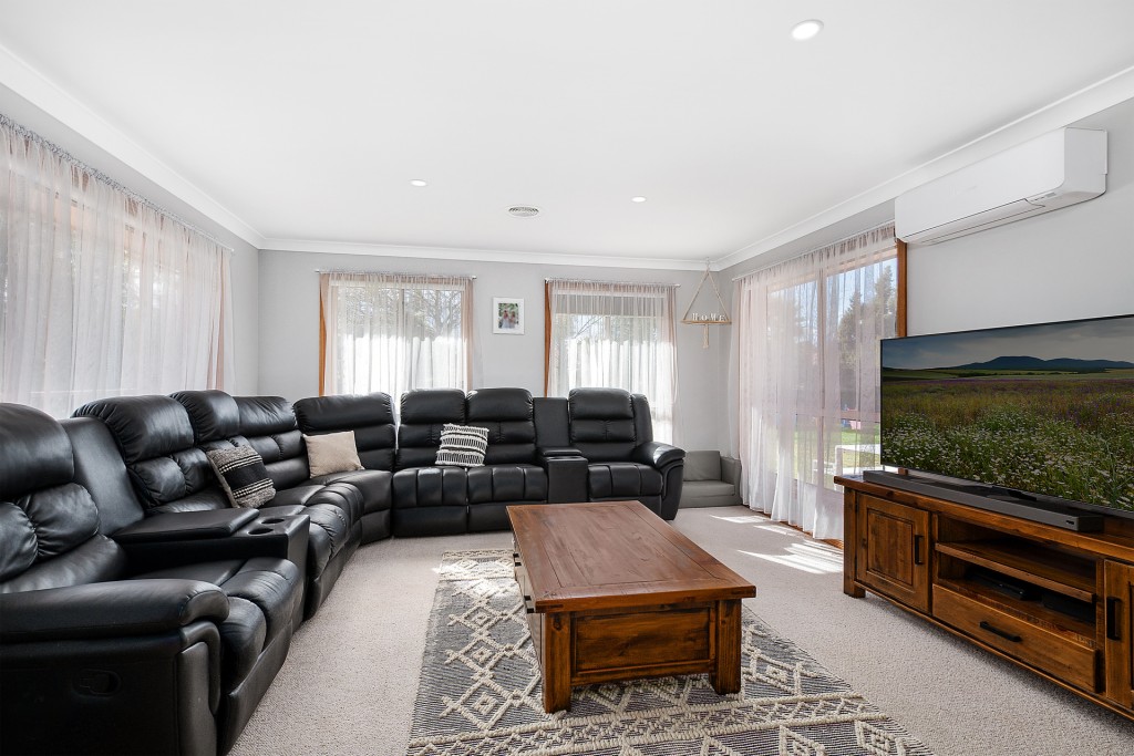 3 Hereford Place, Orange NSW 2800 - photo 4