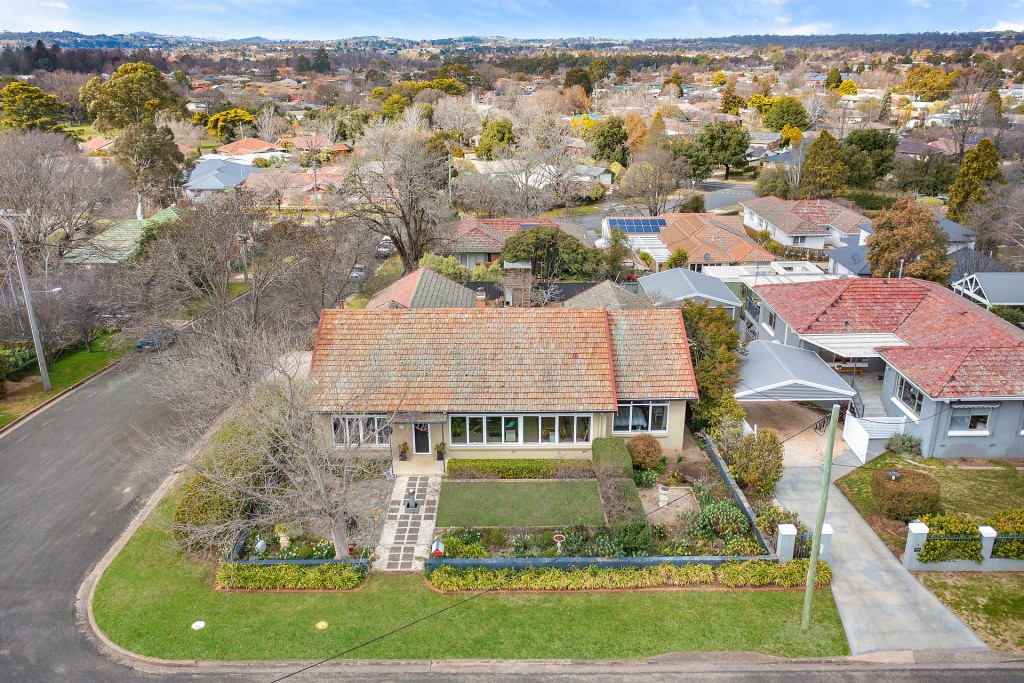 16 Rowan Street, Orange NSW 2800 - photo 12