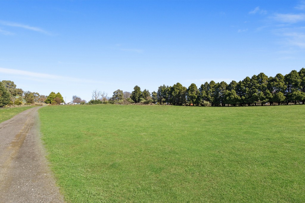 11 Borrodell Drive, Orange NSW 2800 - photo 3