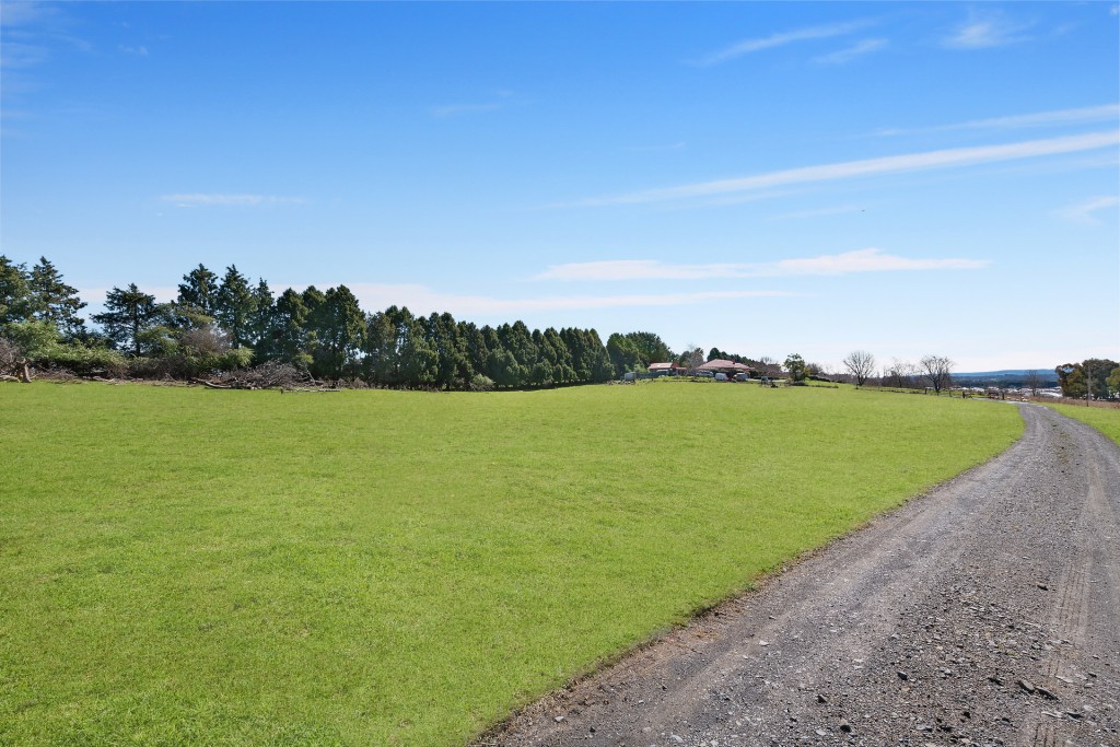 11 Borrodell Drive, Orange NSW 2800 - photo 4