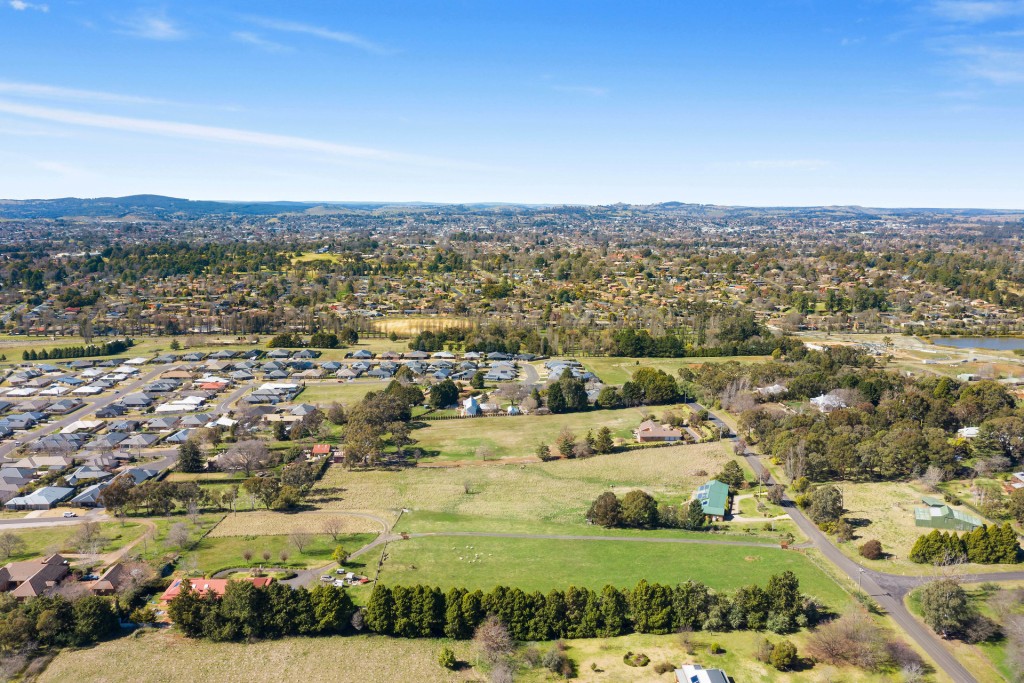 11 Borrodell Drive, Orange NSW 2800 - photo 6