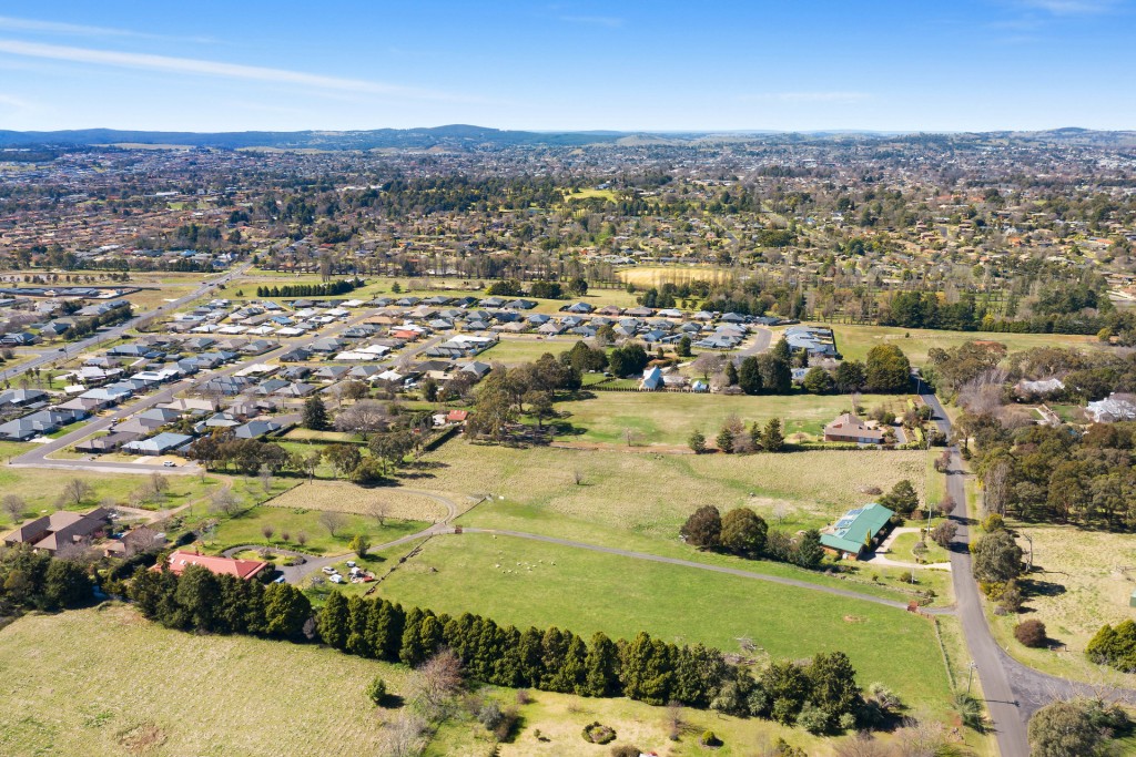 11 Borrodell Drive, Orange NSW 2800 - photo 8