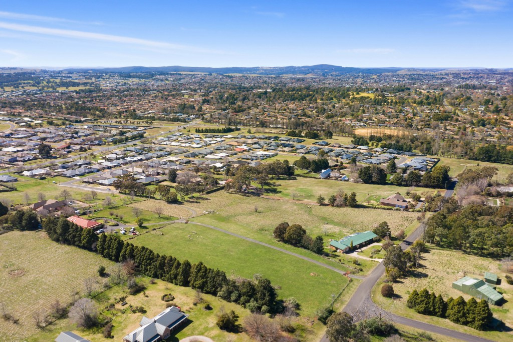 11 Borrodell Drive, Orange NSW 2800 - photo 9