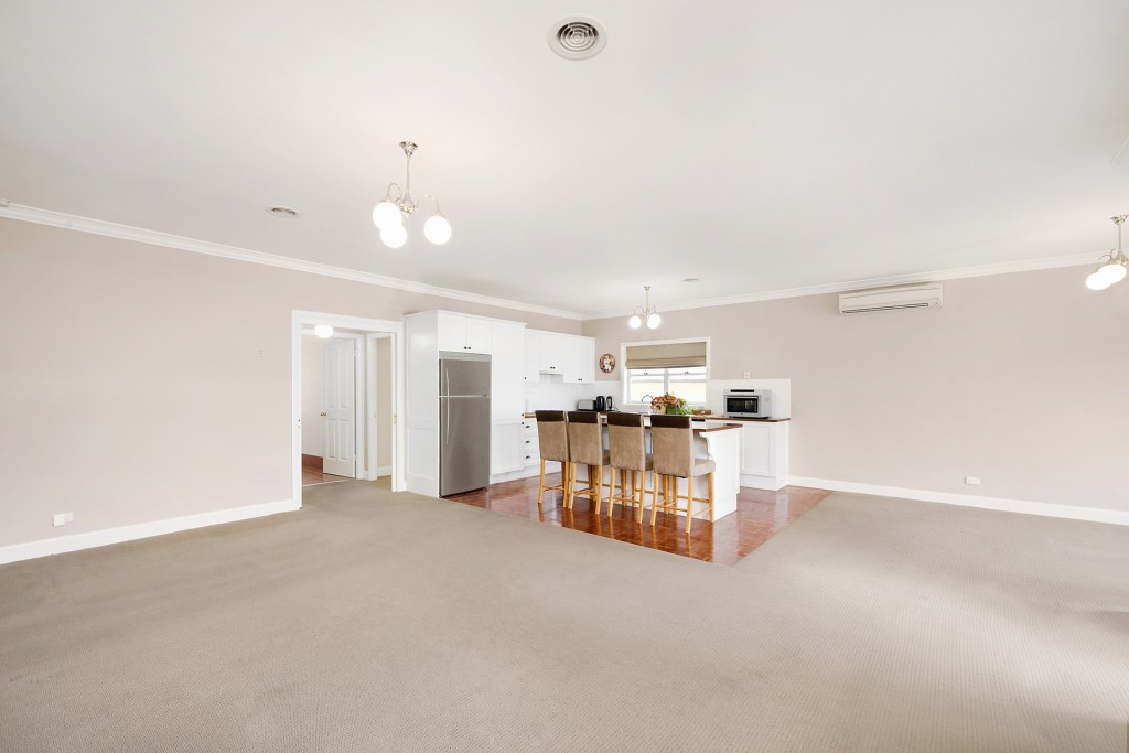 1 Brooklands Drive, Orange NSW 2800 - photo 2