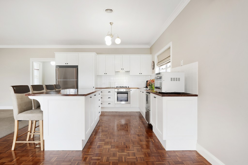 1 Brooklands Drive, Orange NSW 2800 - photo 4