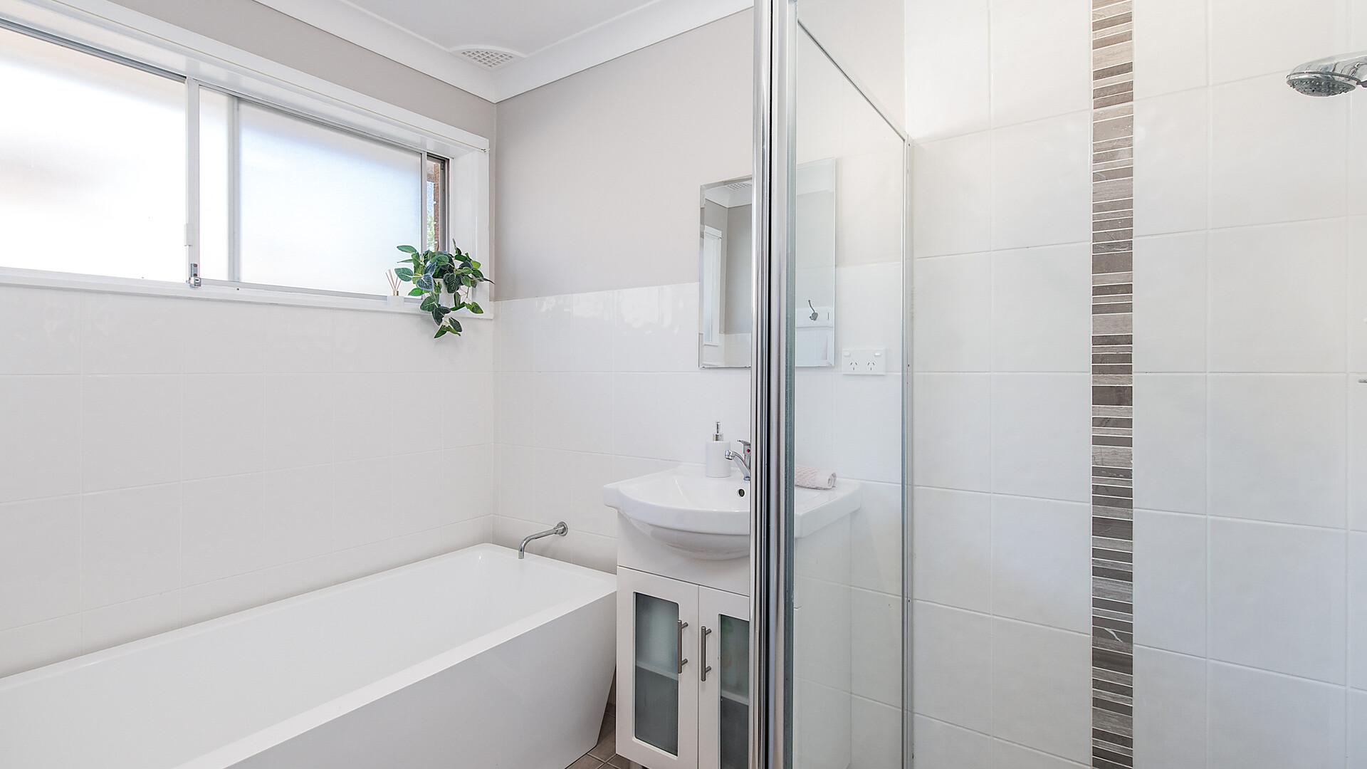 2 Benelong Place, Orange NSW 2800 - photo 11