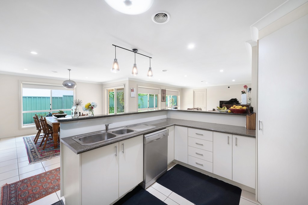5 Wickham Close, Orange NSW 2800 - photo 2